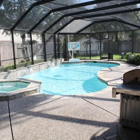 Private Spacious King Bed Pool Enclosure